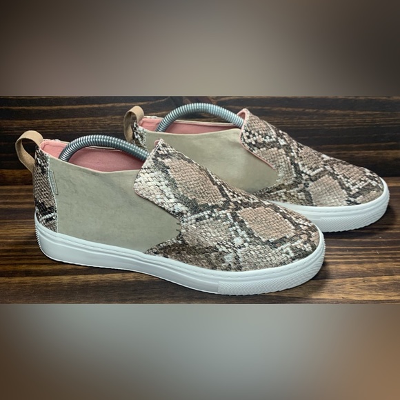 Hey Dude Peyton Womens Size 9 Shoes Snake Brown Athletic Sneaker Lightly Worn - Picture 5 of 10